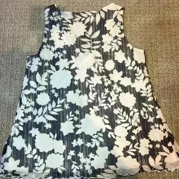 J. Jill women’s size M, flattering twist know detail, lined, sleeveless top - Picture 8 of 8